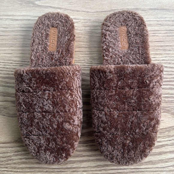 Vince Loni shearing dyed lamb fur slippers - Picture 1 of 10